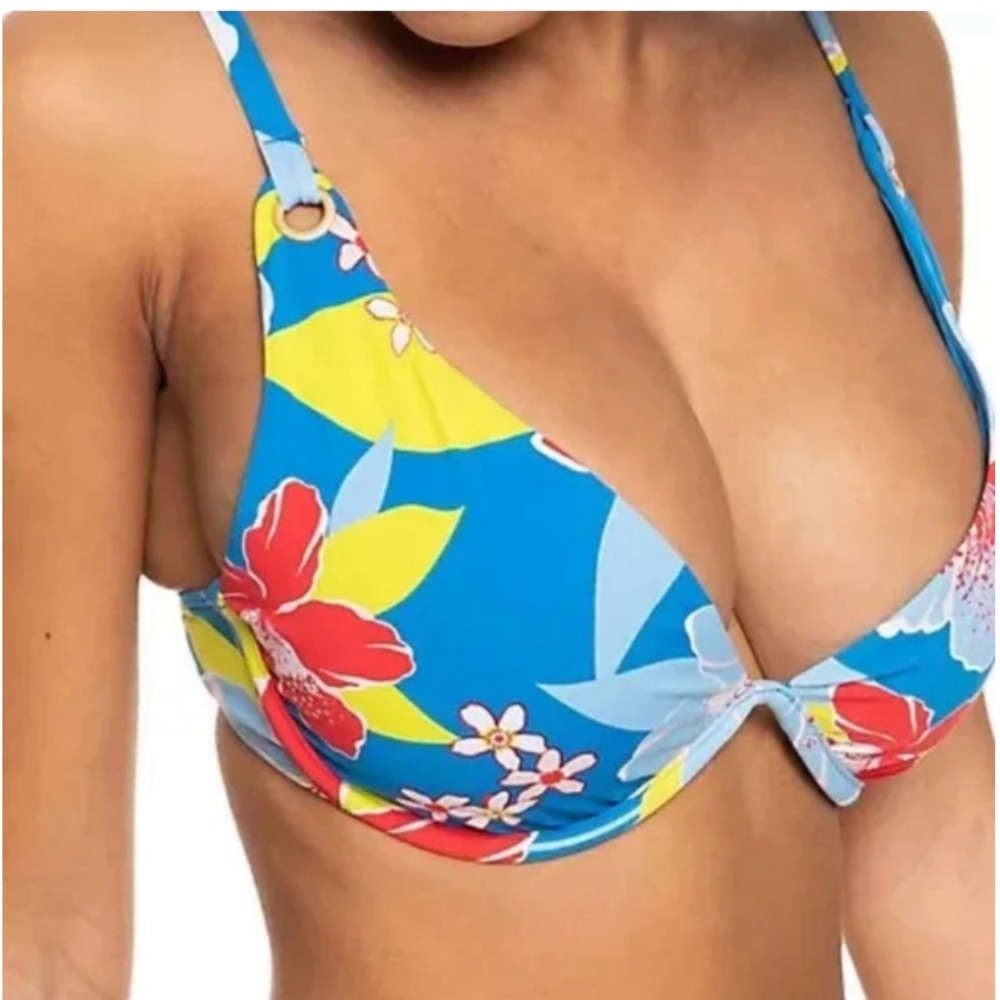 Roxy bikini top small D cup